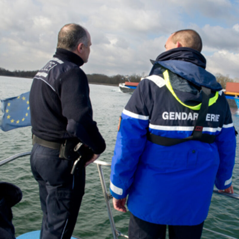 Ein Schweres Polizeiboot Für Die Deutsch-französische ...