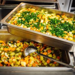 Upper Rhine Sustainable Food: Entwicklung nachhaltiger Wertschöpfungsketten für vegetarische Mahlzeiten in Kantinen und im Einzelhandel